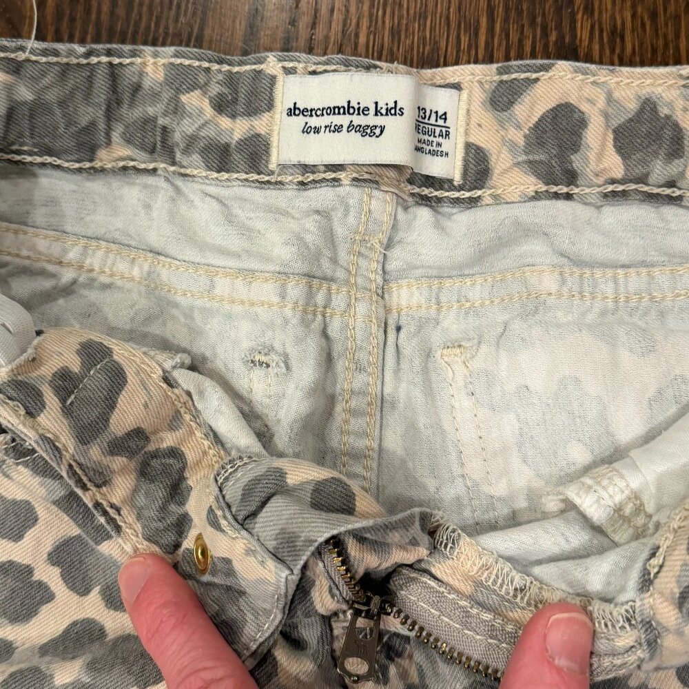 Abercrombie Kids Baggy Leopard Print Jeans | Girls Size 14 | Low Rise - Picture 2 of 8